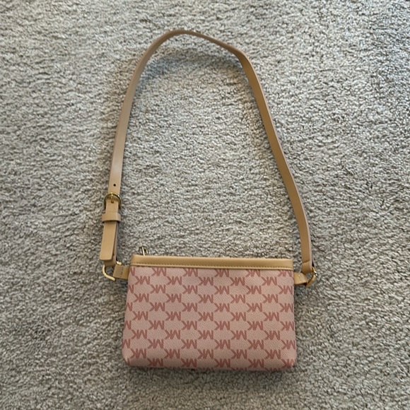 MK small bag never used - Picture 3 of 5